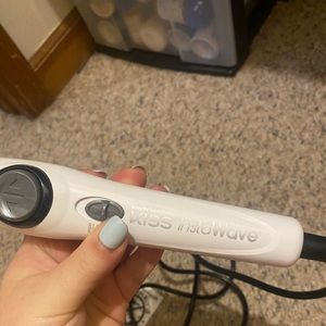 Kiss Instawave curling iron